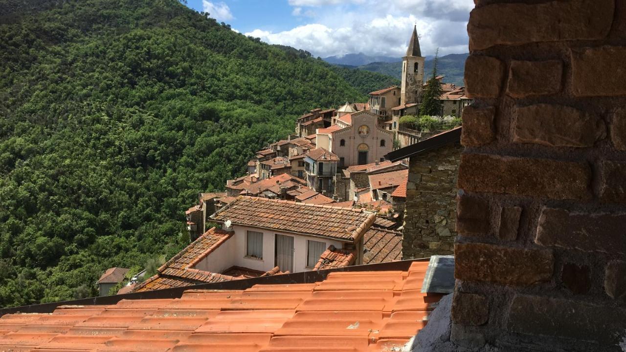 House In The Medieval Village Apricale Luaran gambar