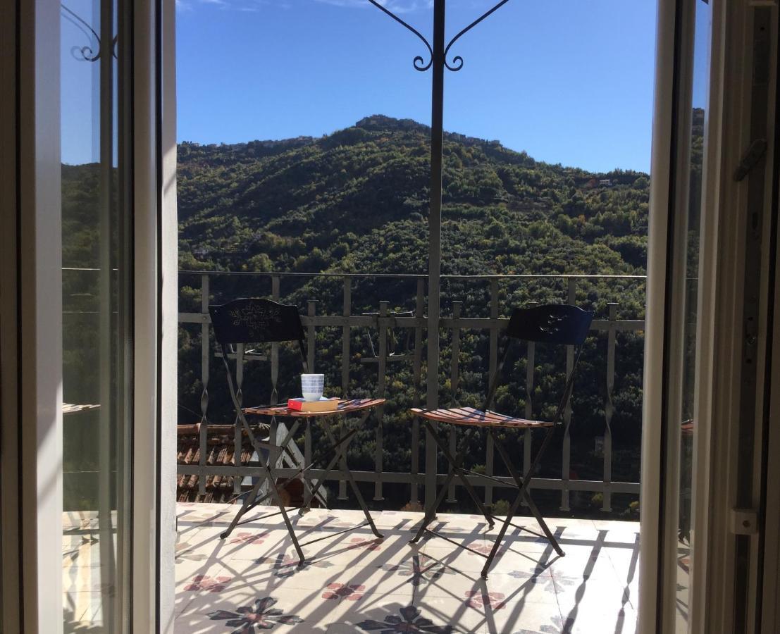 House In The Medieval Village Apricale Luaran gambar