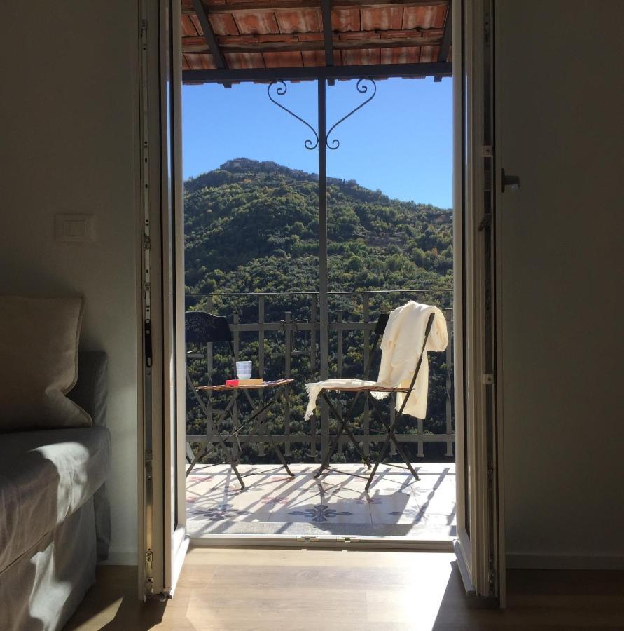 House In The Medieval Village Apricale Luaran gambar