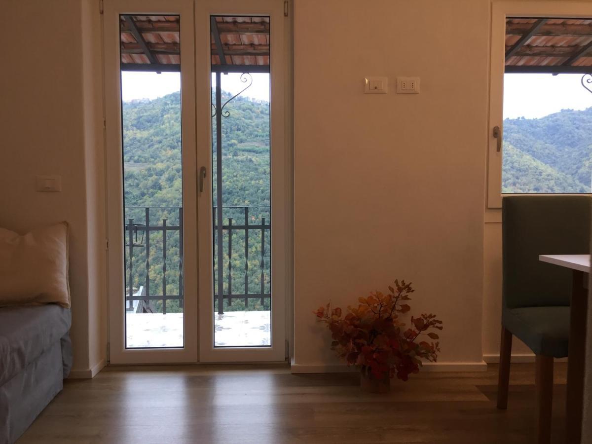 House In The Medieval Village Apricale Luaran gambar