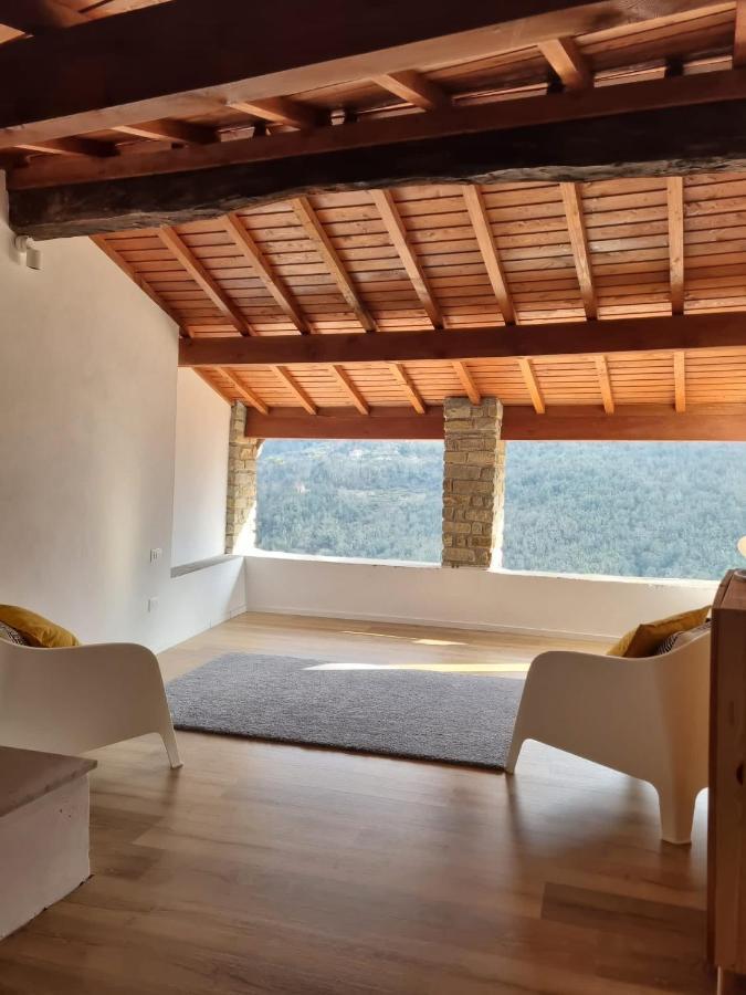 House In The Medieval Village Apricale Luaran gambar