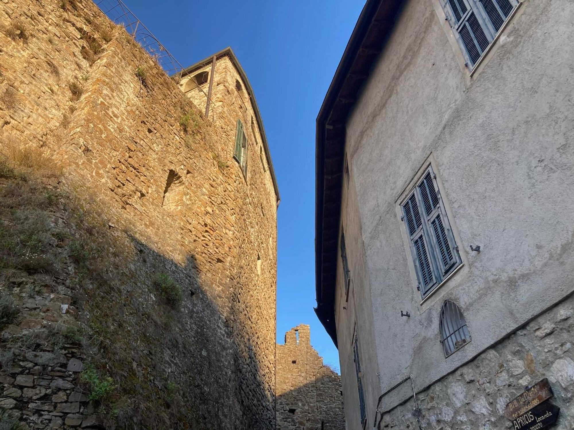 House In The Medieval Village Apricale Luaran gambar